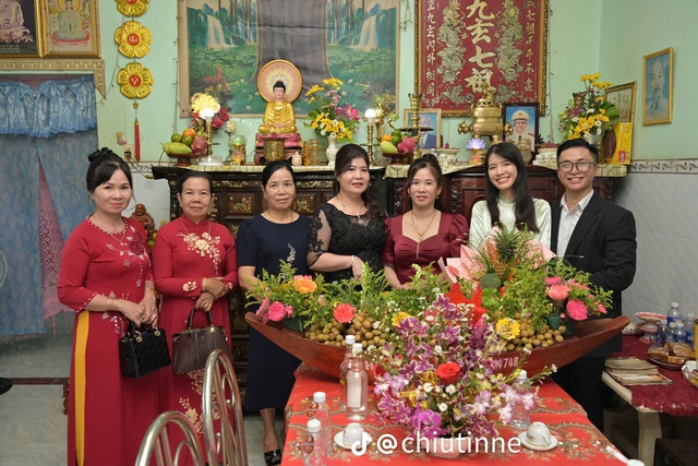 Đ&aacute;m cưới &ldquo;đậm chất miền T&acirc;y&rdquo;: cổng l&aacute; dừa, qu&agrave; cưới 1 tấn tr&aacute;i ngọt vườn nh&agrave; - Ảnh 2.