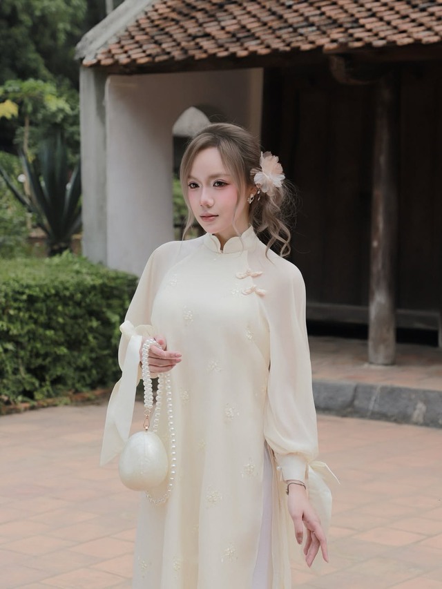 Tôn vinh trang phục ngày tết với túi ngọc trai kiêu sa- Ảnh 1.
