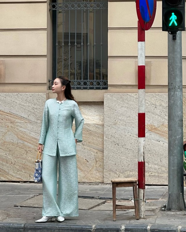 Nét duyên mộc mạc giữa sắc xuân với áo bà ba- Ảnh 3. Nét duyên mộc mạc giữa sắc xuân với áo bà ba- Ảnh 3.