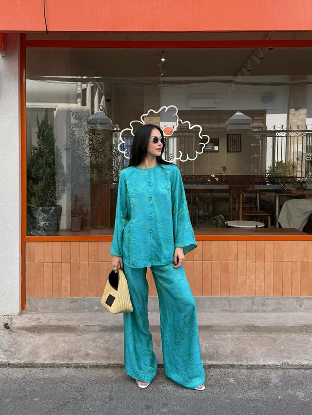 Nét duyên mộc mạc giữa sắc xuân với áo bà ba- Ảnh 4. Nét duyên mộc mạc giữa sắc xuân với áo bà ba- Ảnh 4.