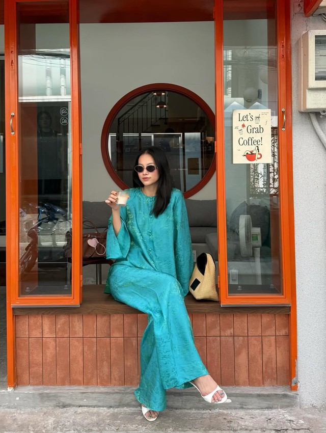 Nét duyên mộc mạc giữa sắc xuân với áo bà ba- Ảnh 5. Nét duyên mộc mạc giữa sắc xuân với áo bà ba- Ảnh 5.