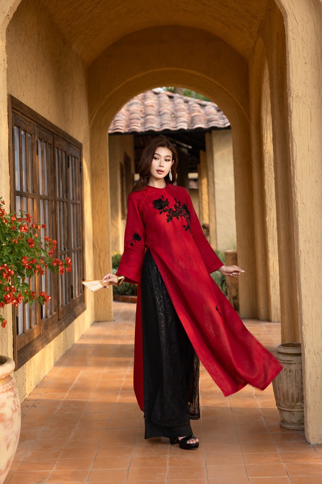 Áo dài thêu tay duyên dáng cùng áo dài lụa cho mùa tết cổ truyền- Ảnh 6.