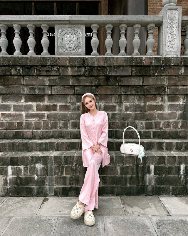 Nét duyên mộc mạc giữa sắc xuân với áo bà ba- Ảnh 6. Nét duyên mộc mạc giữa sắc xuân với áo bà ba- Ảnh 6.