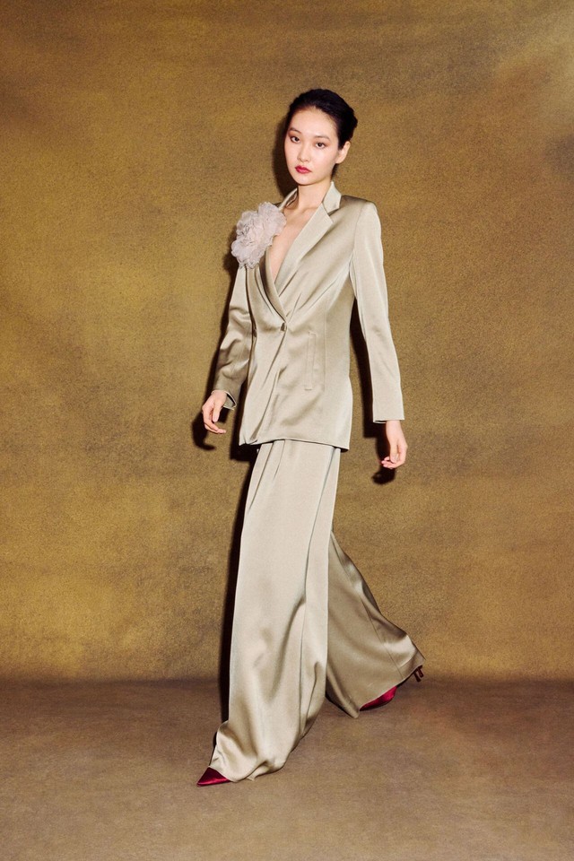 Chọn trang phục chơi tết - phong cách Parisian chic là 'chuẩn bài'- Ảnh 1.