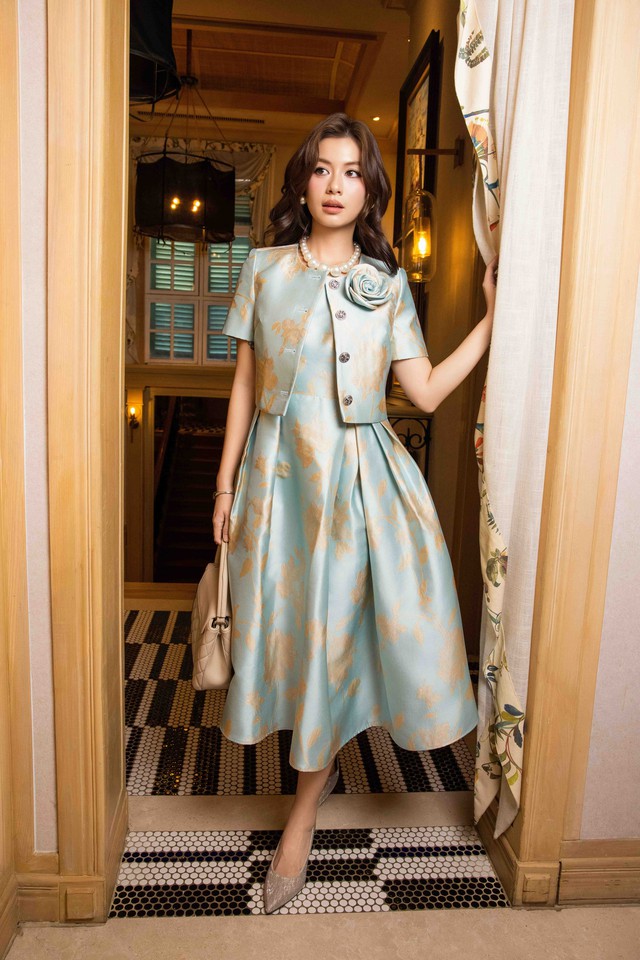 Vải gấm và hành trình 'trẻ hóa' trong những thiết kế đa ứng dụng- Ảnh 6. Vải gấm và hành trình 'trẻ hóa' trong những thiết kế đa ứng dụng- Ảnh 6.