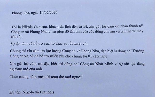 Quảng Trị: Hai du khách người Bỉ ngã xe, được chiến sĩ công an sơ cứu- Ảnh 2. Quảng Trị: Hai du khách người Bỉ ngã xe, được chiến sĩ công an sơ cứu- Ảnh 2.