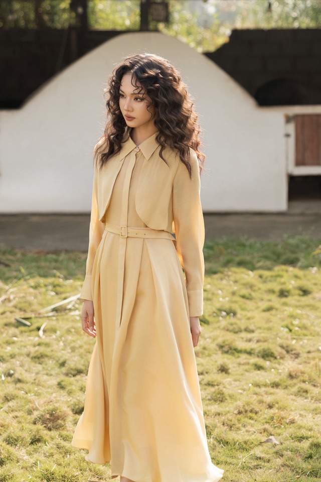 Thu hút nơi công sở đầu năm cùng váy dài, quần ống rộng và giày cao gót- Ảnh 1. Thu hút nơi công sở đầu năm cùng váy dài, quần ống rộng và giày cao gót- Ảnh 1.