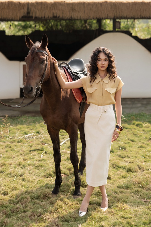 Thu hút nơi công sở đầu năm cùng váy dài, quần ống rộng và giày cao gót- Ảnh 7. Thu hút nơi công sở đầu năm cùng váy dài, quần ống rộng và giày cao gót- Ảnh 7.