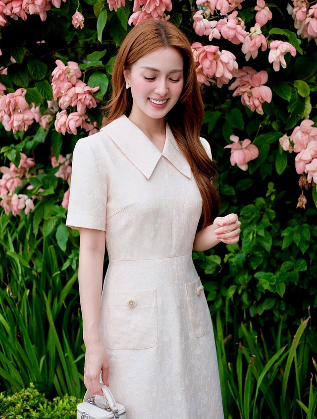 Mùa xuân, nàng xinh đẹp và quý phái trong những chiếc váy cổ điển- Ảnh 2.