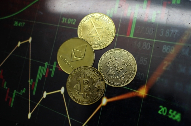 Gi&aacute; Bitcoin h&ocirc;m nay 15.2.2026: BTC quay lại mốc 70.000 USD - Ảnh 1.