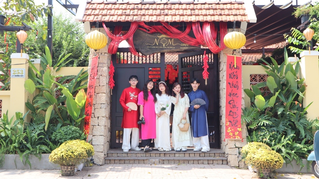 Đ&uacute;t t&uacute;i trăm triệu nhờ dịch vụ chụp ảnh &aacute;o d&agrave;i tết - Ảnh 4.