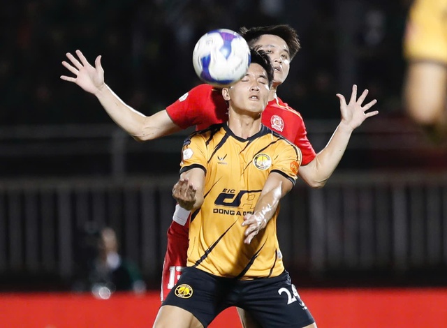 Cầu thủ CLB Thanh Hóa nhận lương sát giờ sang năm mới, tặc lưỡi 'qua tết rồi tính...!'- Ảnh 2. Cầu thủ CLB Thanh Hóa nhận lương sát giờ sang năm mới, tặc lưỡi 'qua tết rồi tính...!'- Ảnh 2.