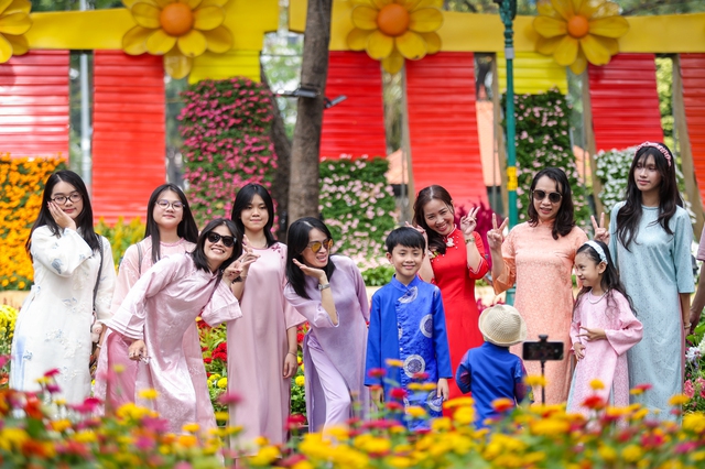 'Phi nước đại' vào Tết Bính Ngọ với 30 câu chúc tết tiếng Anh siêu hay - Ảnh 1.