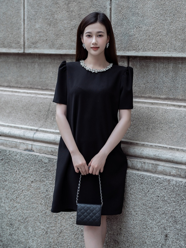 Mùa xuân, nàng xinh đẹp và quý phái trong những chiếc váy cổ điển- Ảnh 9.