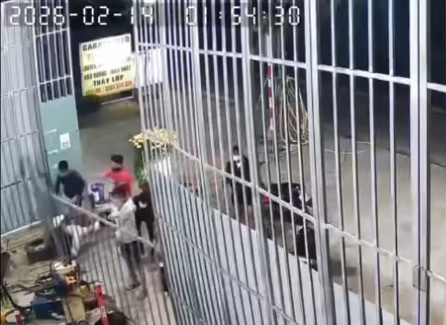 Khởi tố nhóm thanh thiếu niên mang hung khí chặn đường cướp tài sản - Ảnh 1.