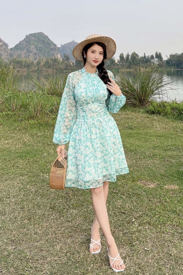 Mang cả vườn xuân vào tủ đồ với họa tiết hoa rạng rỡ- Ảnh 6.