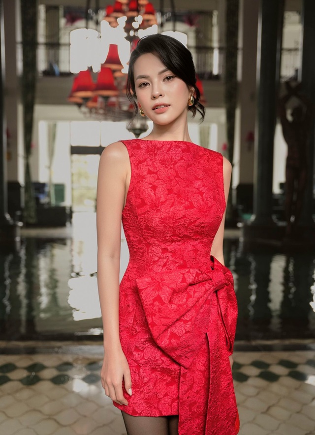 Khởi đầu năm mới rực rỡ cùng sắc đỏ may mắn- Ảnh 2.