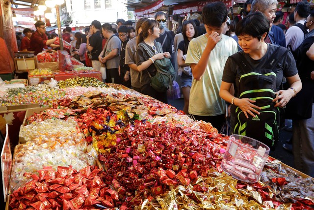 Ch&acirc;u &Aacute; rộn r&agrave;ng chuẩn bị đ&oacute;n tết B&iacute;nh Ngọ 2026 - Ảnh 1.