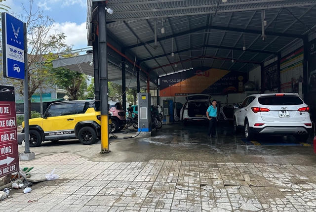 'Ăn n&ecirc;n l&agrave;m ra' nhờ rửa xe trước đ&ecirc;m giao thừa- Ảnh 2.