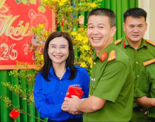 T.Ư Đoàn thăm và động viên các đơn vị làm nhiệm vụ trực tết tại TP.HCM - Ảnh 1.