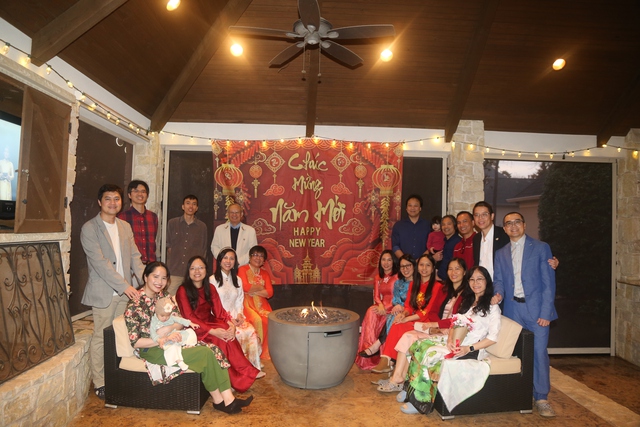 Người Việt ở Mỹ đ&oacute;n tết 2026: H&ograve;a m&igrave;nh v&agrave;o kh&ocirc;ng kh&iacute; đầm ấm v&agrave; truyền thống - Ảnh 2.