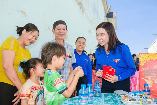 T.Ư Đoàn thăm và động viên các đơn vị làm nhiệm vụ trực tết tại TP.HCM - Ảnh 5.