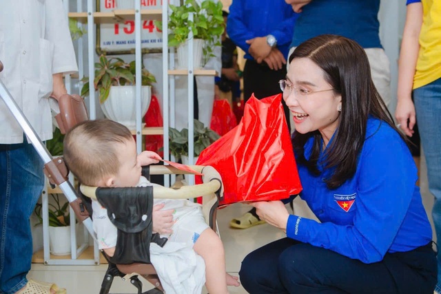 T.Ư Đoàn thăm và động viên các đơn vị làm nhiệm vụ trực tết tại TP.HCM - Ảnh 4.