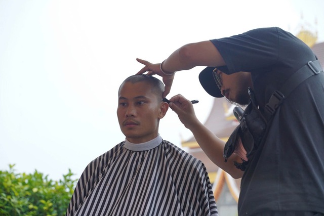 Diễn viên Phương Nam cạo trọc đầu và học tiếng Lào cho phim Tận hiến 2026 - Ảnh 1. Diễn viên Phương Nam cạo trọc đầu và học tiếng Lào cho phim Tận hiến 2026 - Ảnh 1.