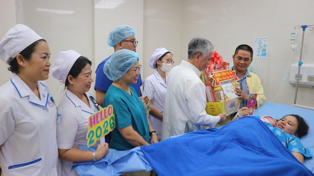 X&uacute;c động khoảnh khắc những 'em b&eacute; B&iacute;nh Ngọ' ch&agrave;o đời đ&uacute;ng thời khắc giao thừa - Ảnh 15.