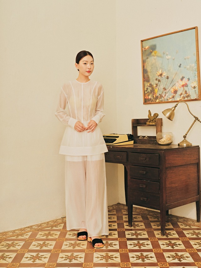 Ngoài áo dài, đây là những gợi ý mặc đẹp ngày đầu năm- Ảnh 5. Ngoài áo dài, đây là những gợi ý mặc đẹp ngày đầu năm- Ảnh 5.