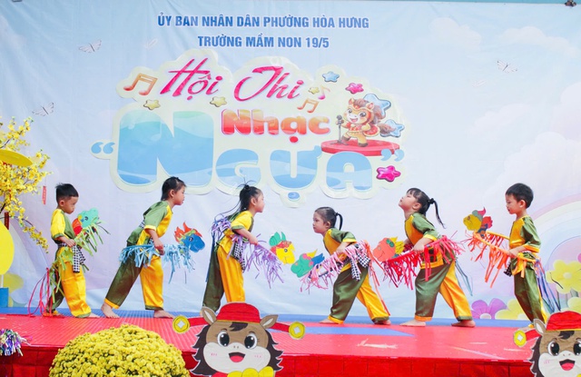 M&ugrave;ng 1 tết B&iacute;nh Ngọ: Thầy c&ocirc; ch&uacute;c học sinh 'ngựa chạy đường xa kh&ocirc;ng mỏi' - Ảnh 2.