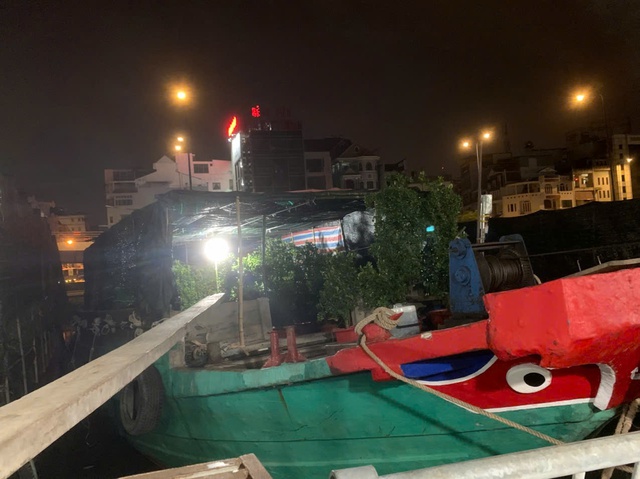 Mưu sinh ở Bến B&igrave;nh Đ&ocirc;ng: Những chiếc ghe chở cả một c&aacute;i tết- Ảnh 7.