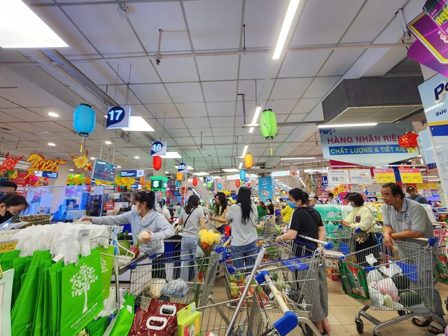 TP.HCM ng&agrave;y 29 tết: Đi t&igrave;m b&igrave;nh y&ecirc;n sau những bộn bề, hối hả - Ảnh 5.