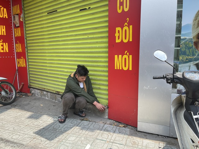 Công an TP.HCM truy xét thần tốc, bắt kẻ cắt khóa trộm 51 điện thoại - Ảnh 1.