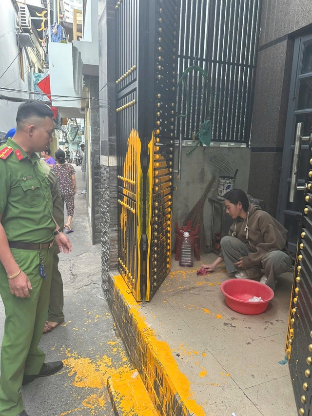 C&ocirc;ng an TP.HCM bắt người tạt sơn nh&agrave; người y&ecirc;u cũ trong đ&ecirc;m giao thừa- Ảnh 2.