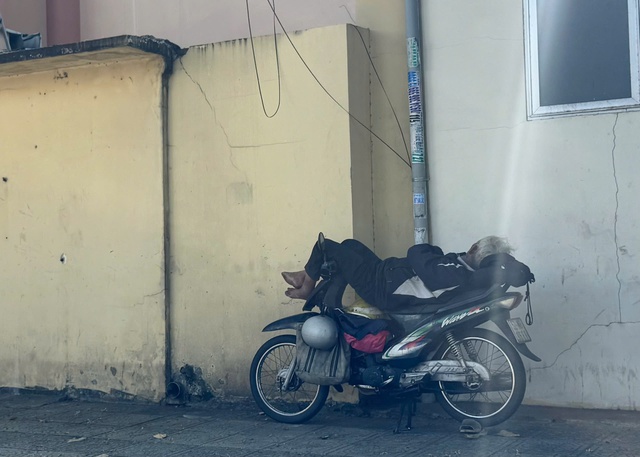 Xe ôm và 'bão' xe công nghệ ở TP.HCM: Phận đời cố giữ 'cần câu cuối'- Ảnh 3. Xe ôm và 'bão' xe công nghệ ở TP.HCM: Phận đời cố giữ 'cần câu cuối'- Ảnh 3.