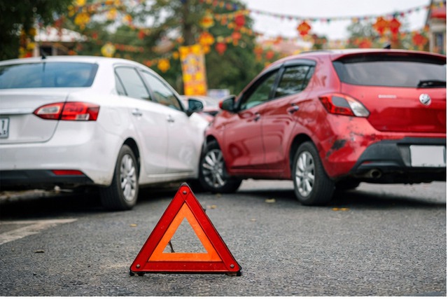 Thuê ô tô tự lái Tết: Xử lý sao nếu xảy ra tai nạn trong lúc thuê? - Ảnh 2.