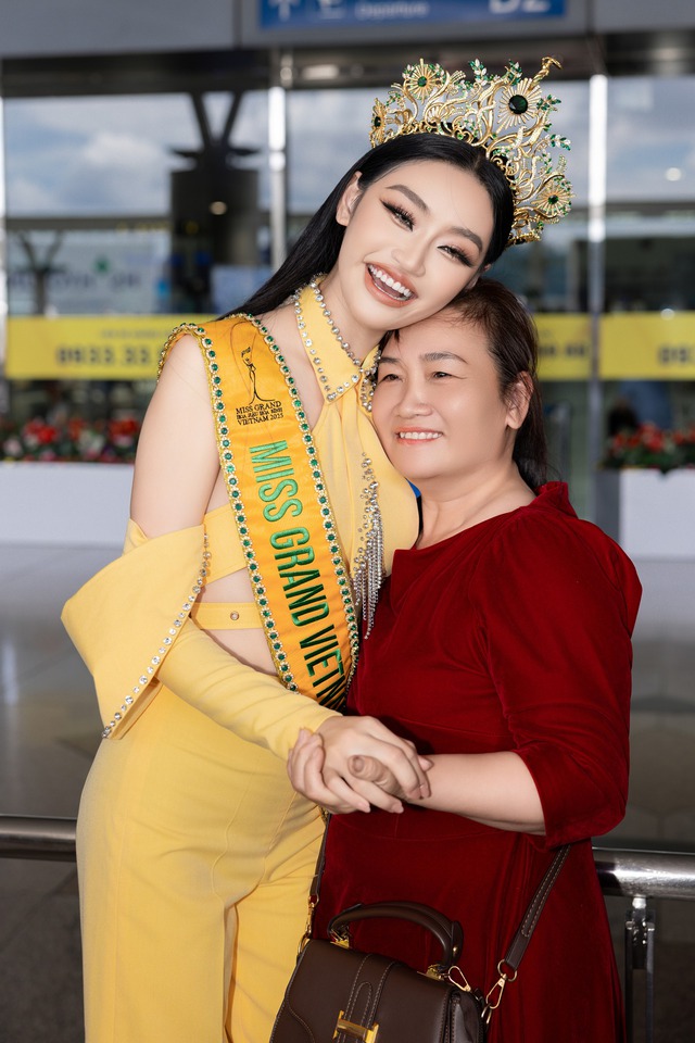 Hoa hậu Yến Nhi sửa nh&agrave; cho ba mẹ ở qu&ecirc; - Ảnh 3.