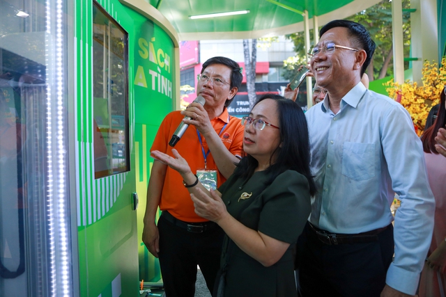 Lì xì sách tết 2026: Trải nghiệm thú vị tại ATM sách nghĩa tình TP.HCM- Ảnh 2. Lì xì sách tết 2026: Trải nghiệm thú vị tại ATM sách nghĩa tình TP.HCM- Ảnh 2.