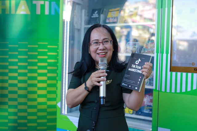 Lì xì sách tết 2026: Trải nghiệm thú vị tại ATM sách nghĩa tình TP.HCM- Ảnh 4. Lì xì sách tết 2026: Trải nghiệm thú vị tại ATM sách nghĩa tình TP.HCM- Ảnh 4.