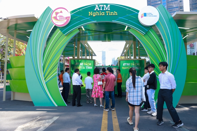 Lì xì sách tết 2026: Trải nghiệm thú vị tại ATM sách nghĩa tình TP.HCM- Ảnh 7. Lì xì sách tết 2026: Trải nghiệm thú vị tại ATM sách nghĩa tình TP.HCM- Ảnh 7.