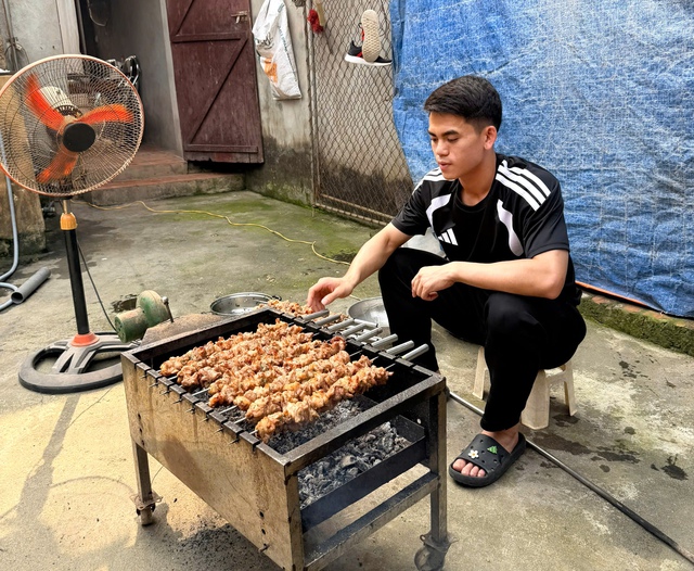 Tết b&igrave;nh y&ecirc;n của đội trưởng U.23 Việt Nam Khuất Văn Khang: Giữ lời hứa đặc biệt với b&agrave;!- Ảnh 1.