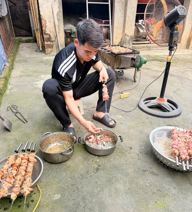 Tết b&igrave;nh y&ecirc;n của đội trưởng U.23 Việt Nam Khuất Văn Khang: Giữ lời hứa đặc biệt với b&agrave;!- Ảnh 3.