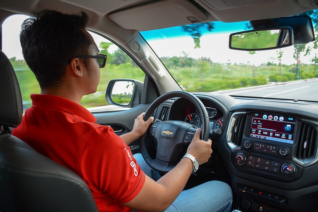 Gi&aacute; xăng, dầu tăng mạnh: L&aacute;i &ocirc; t&ocirc; thế n&agrave;o để tiết kiệm nhi&ecirc;n liệu? - Ảnh 2.