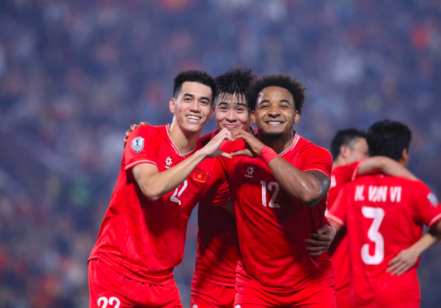 B&oacute;ng đ&aacute; Việt Nam cần khẳng định vị thế ở hai cấp độ &lsquo;sang trọng&rsquo; nhất, đ&oacute; l&agrave;&hellip;
- Ảnh 1.