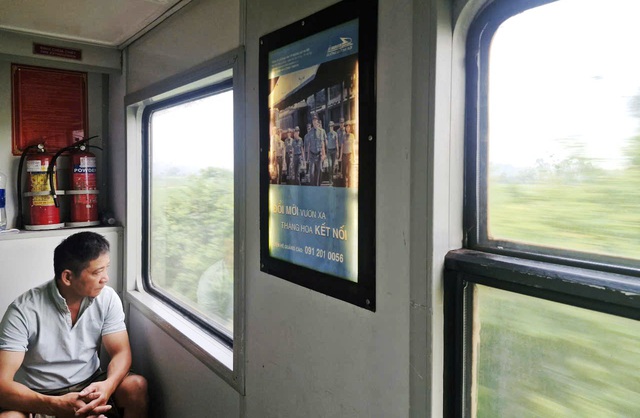 Chuyến tàu hỏa Bắc - Nam mùng 1, tết mới bắt đầu với bao người- Ảnh 3. Chuyến tàu hỏa Bắc - Nam mùng 1, tết mới bắt đầu với bao người- Ảnh 3.