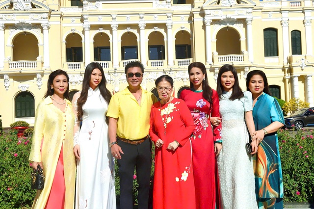 V&igrave; sao L&yacute; H&ugrave;ng v&agrave; L&yacute; Hương kh&ocirc;ng nhận show diễn tết? - Ảnh 1.