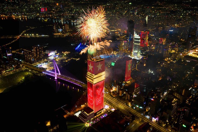 Saigon Marina IFC  -  M&agrave;n ph&aacute;o hoa t&ograve;a th&aacute;p đầu ti&ecirc;n tại Việt Nam - Ảnh 2.