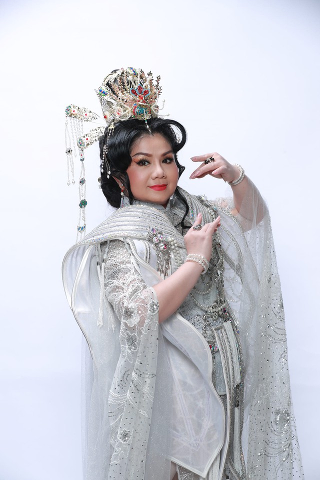 Nghệ sĩ cải lương Tú Sương nói về việc bị so sánh với Quế Trân, Trinh Trinh- Ảnh 2. Nghệ sĩ cải lương Tú Sương nói về việc bị so sánh với Quế Trân, Trinh Trinh- Ảnh 2.