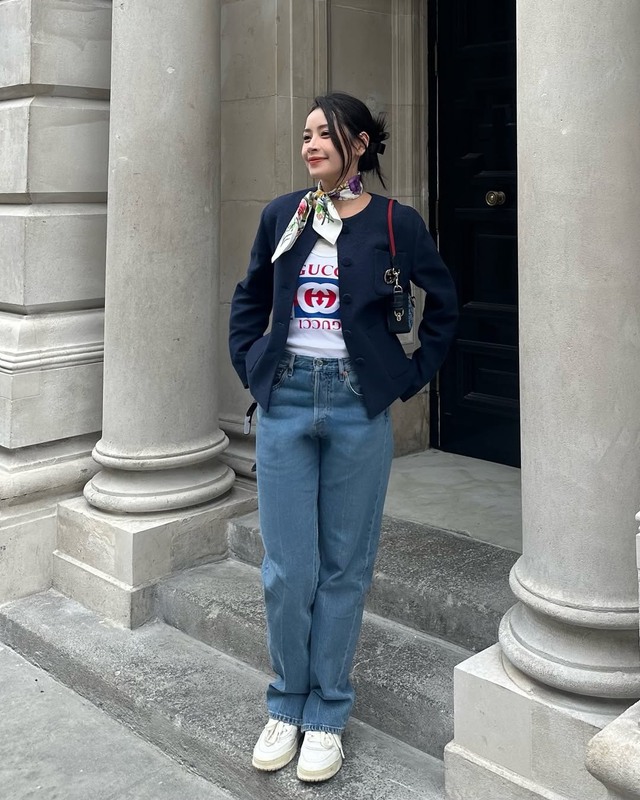 Điểm xuyết vào những chuyến du lịch đầu năm với khăn lụa họa tiết hoa- Ảnh 5.